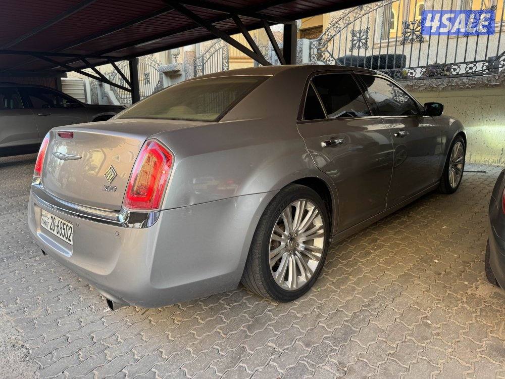 للبيع كرايزلر 2013 c300 هيمي1