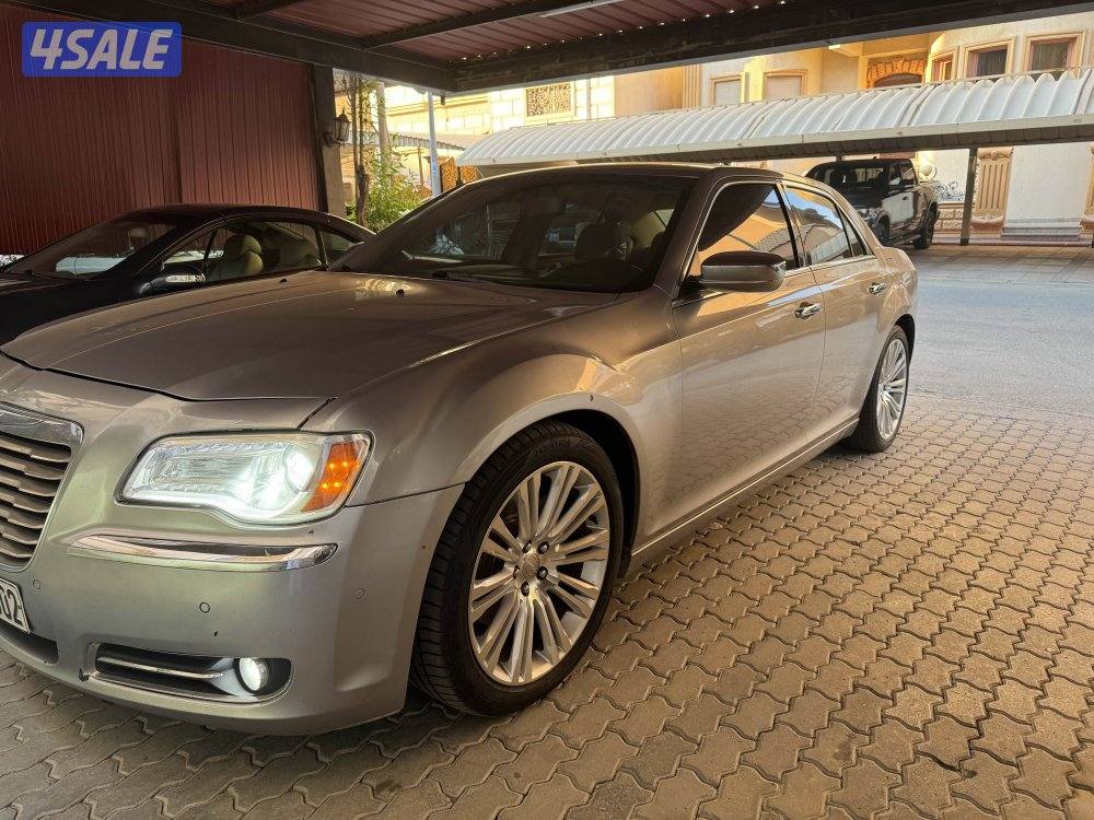 للبيع كرايزلر 2013 c300 هيمي2