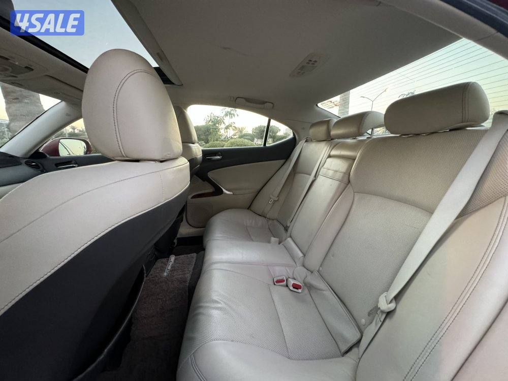 لكزس IS300 موديل 2009 وارد الوكاله بحاله ممتازه8