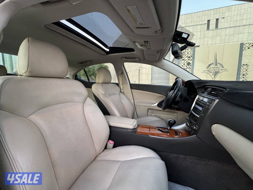 لكزس IS300 موديل 2009 وارد الوكاله بحاله ممتازه10