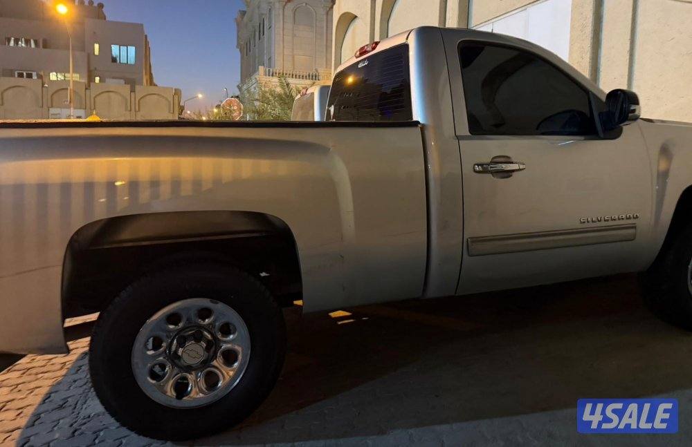 للبيع وانيت سلفرادو موديل 2013 بحالة جيدة وشرط الفحص0