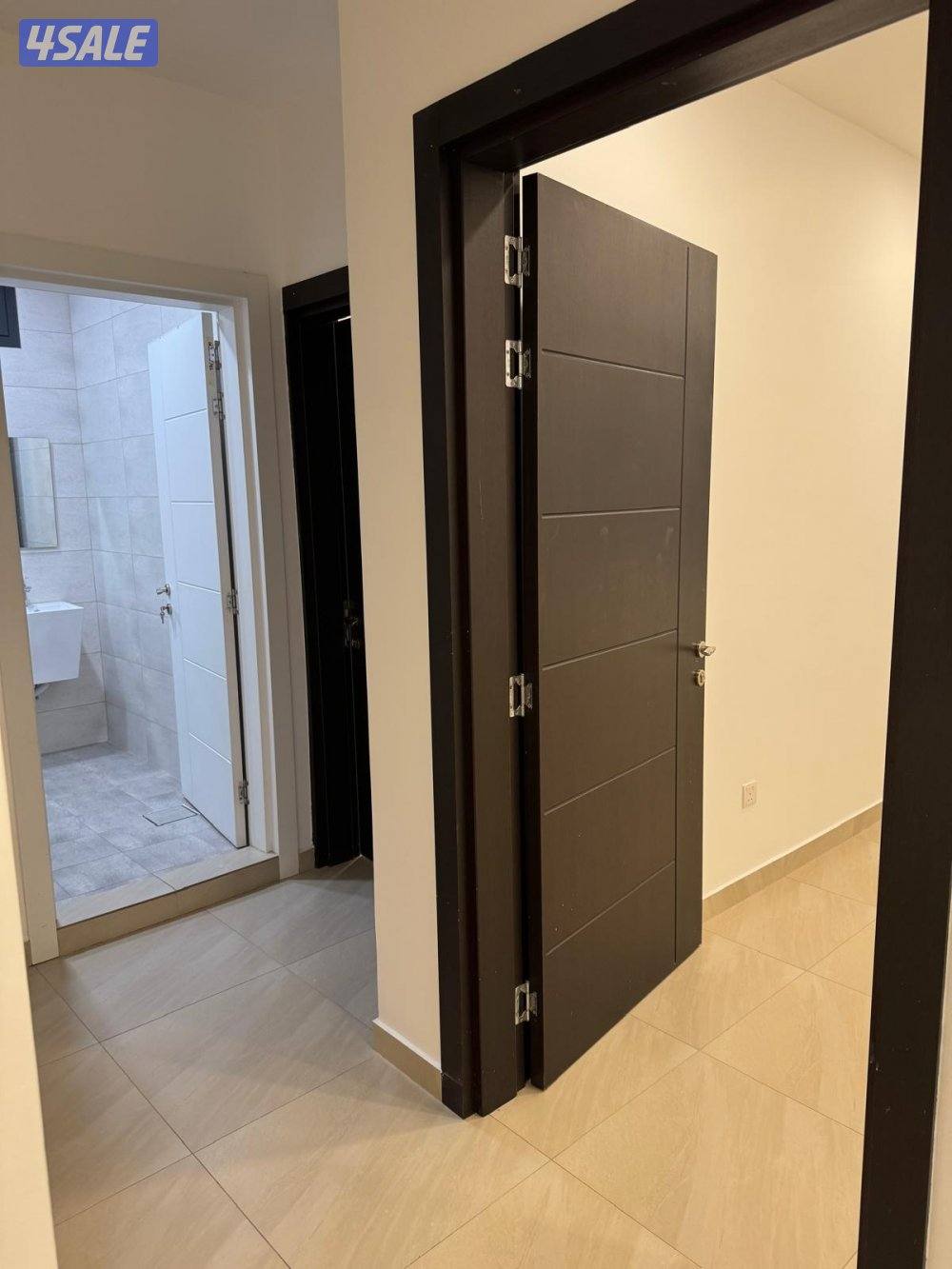 للايجار شقه في جنوب خيطان من
٣غرف واحده منهم ماستر وحمامين وغرفه0