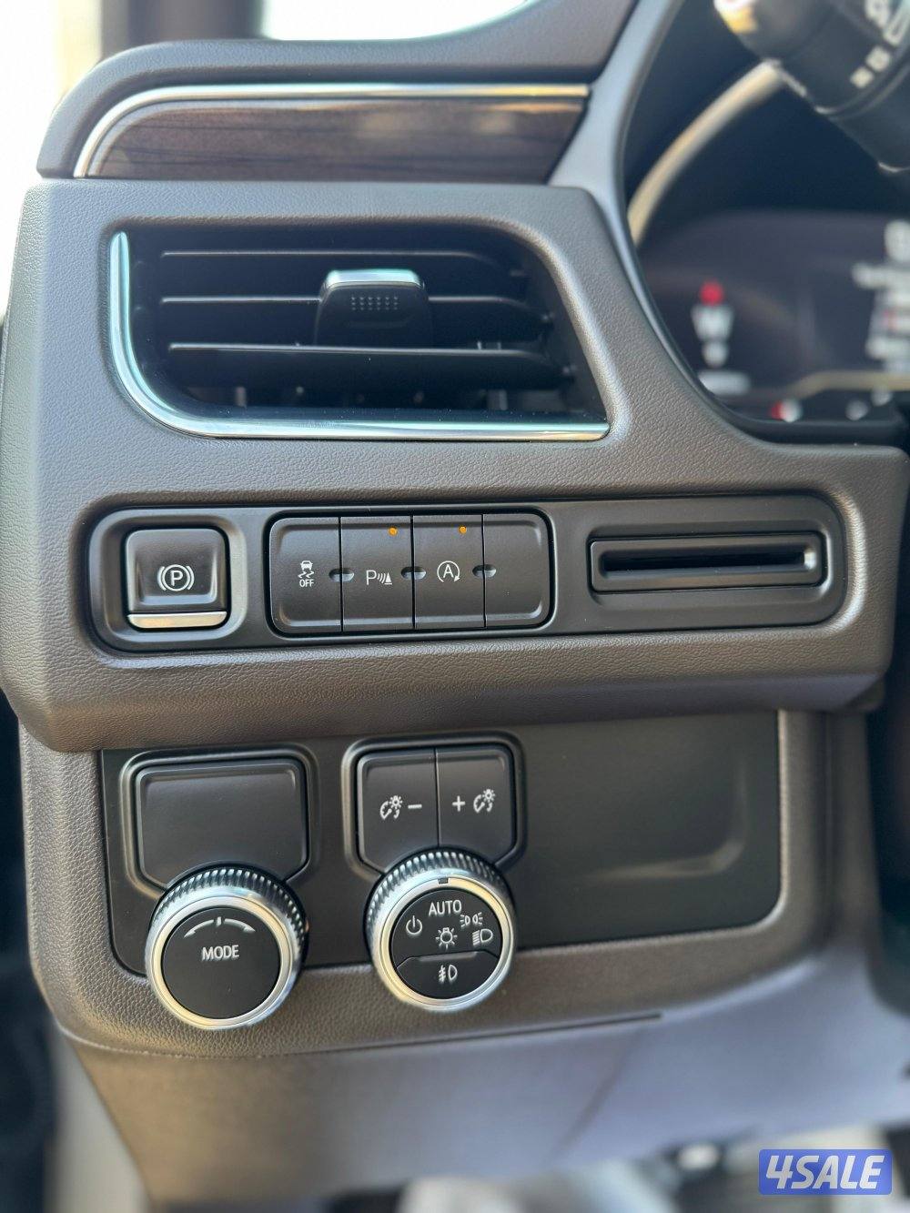 للبيع يوكن SLE 
موديل 2023 
عداد 55 الف 
وارد الوكاله 
سيرفس منتظم13