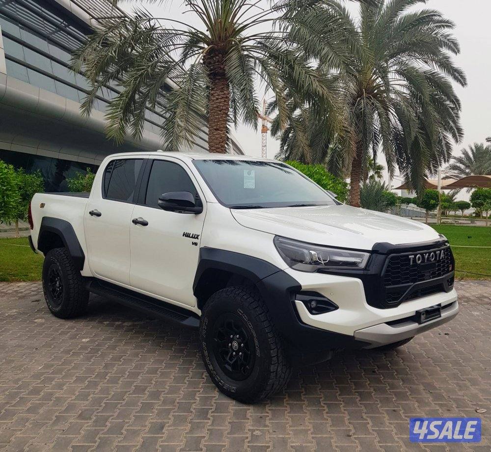 للبيع تويوتا هايلكس GR موديل 2024 عداد 10 📍صبغ وكاااالة 📍0