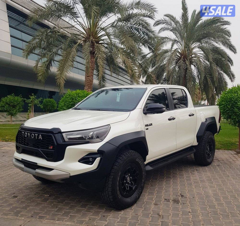 للبيع تويوتا هايلكس GR موديل 2024 عداد 10 📍صبغ وكاااالة 📍1