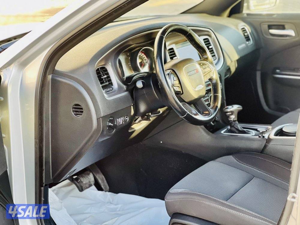 دودج شارجر V64