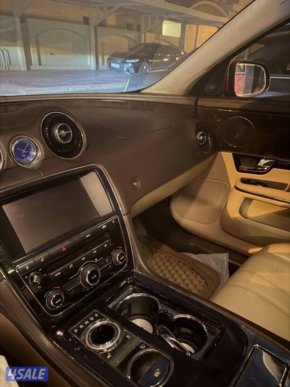 للبيع  جاكور XJL  ٦ سلندر موديل ٢٠١١2