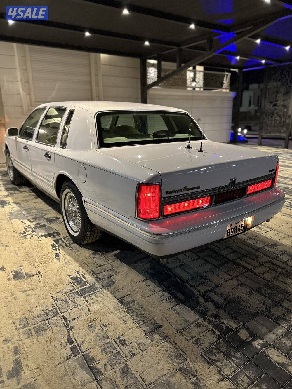 للبيع لينكولن تاون كار موديل ١٩٩٥3