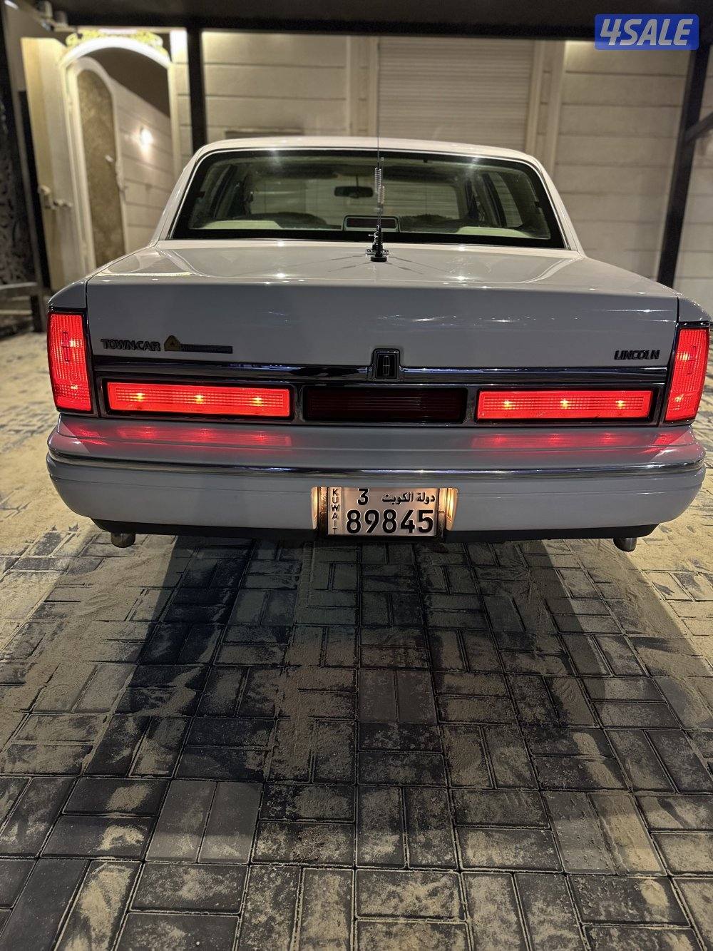 للبيع لينكولن تاون كار موديل ١٩٩٥6