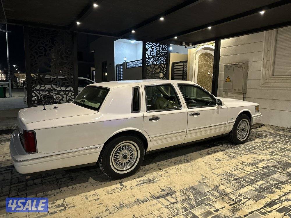 للبيع لينكولن تاون كار موديل ١٩٩٥7