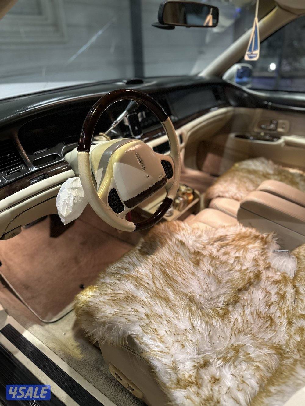 للبيع لينكولن تاون كار موديل ١٩٩٥13