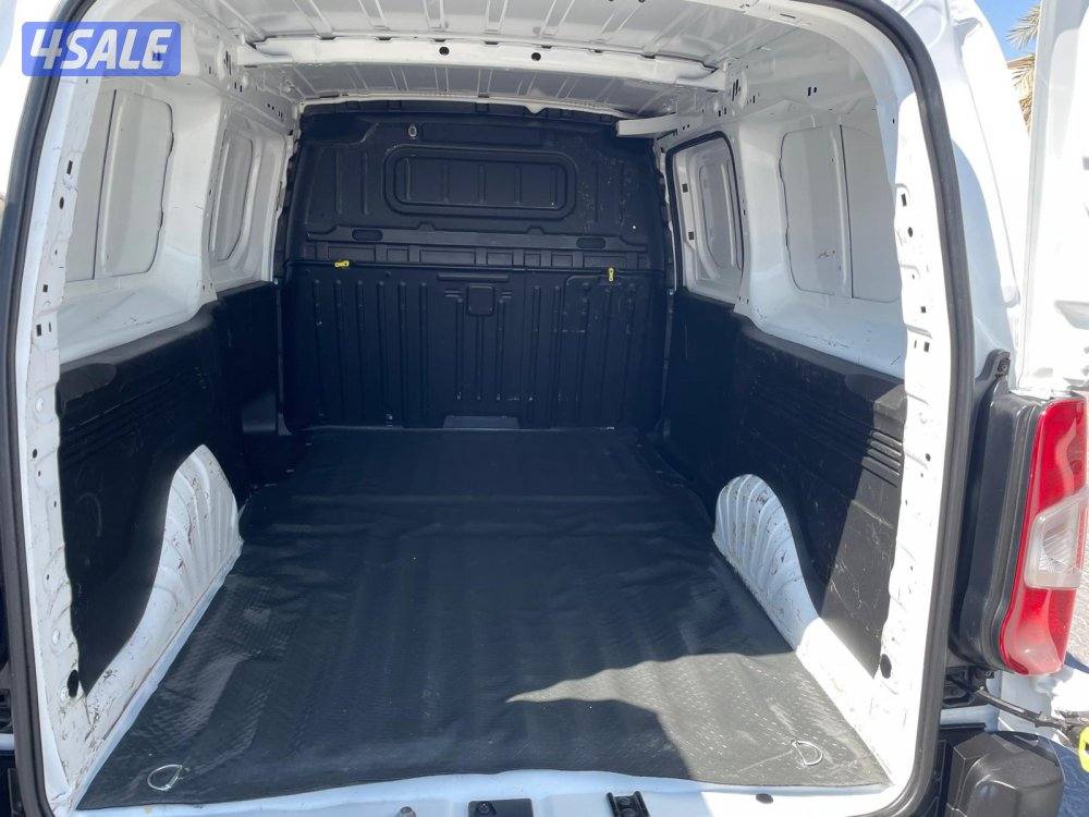 2020 Peugeot Partner2