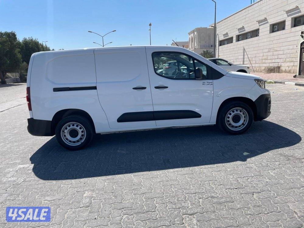 2020 Peugeot Partner1