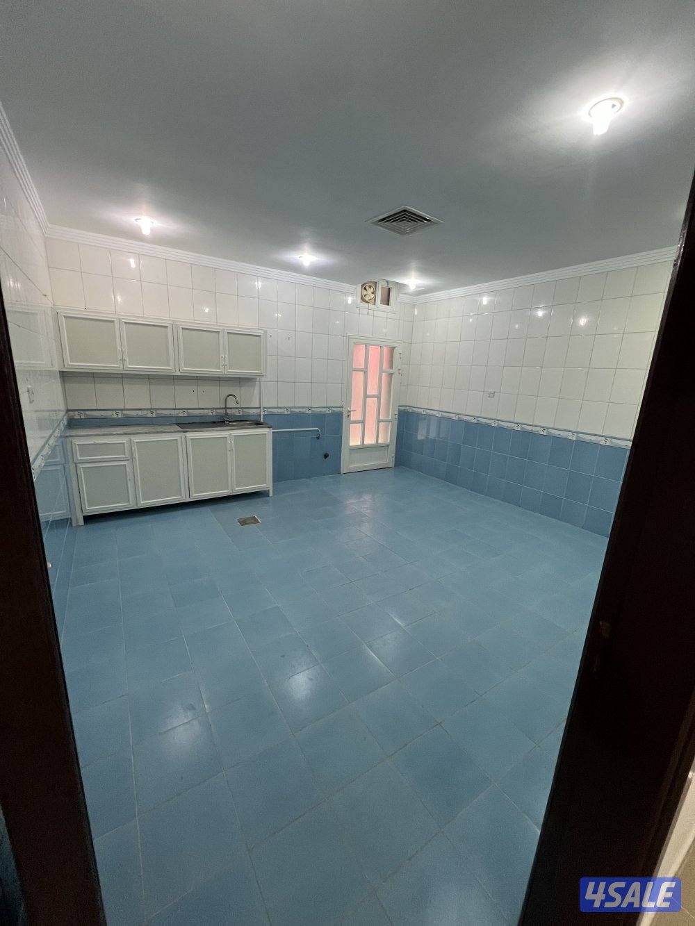 للبيع قسيمه فى المنقف بطن وظهر4