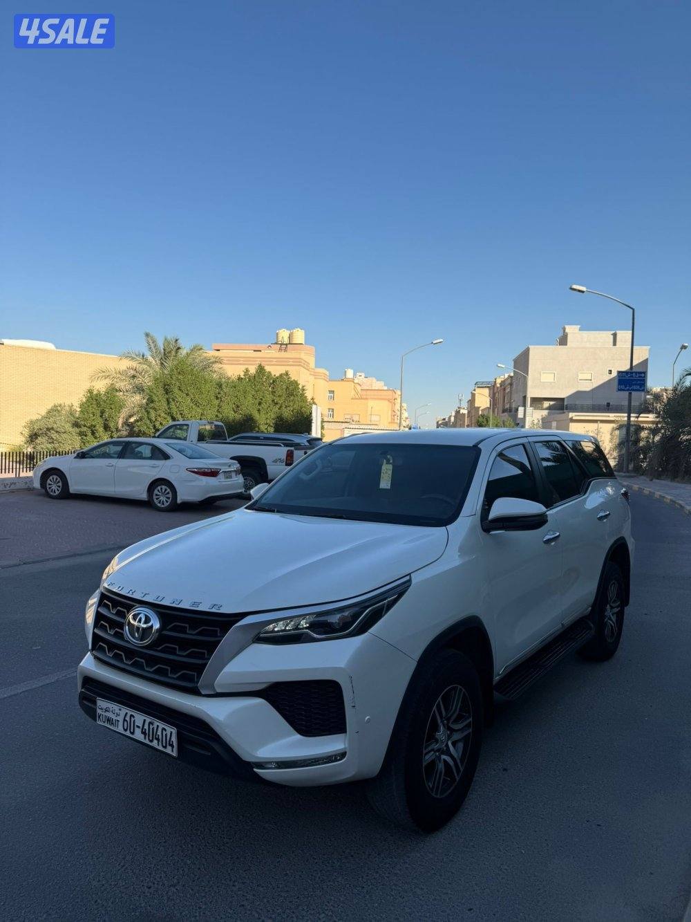 فورتينر 2021 الساير 4V بحاله الوكاله عداد 140 الف0