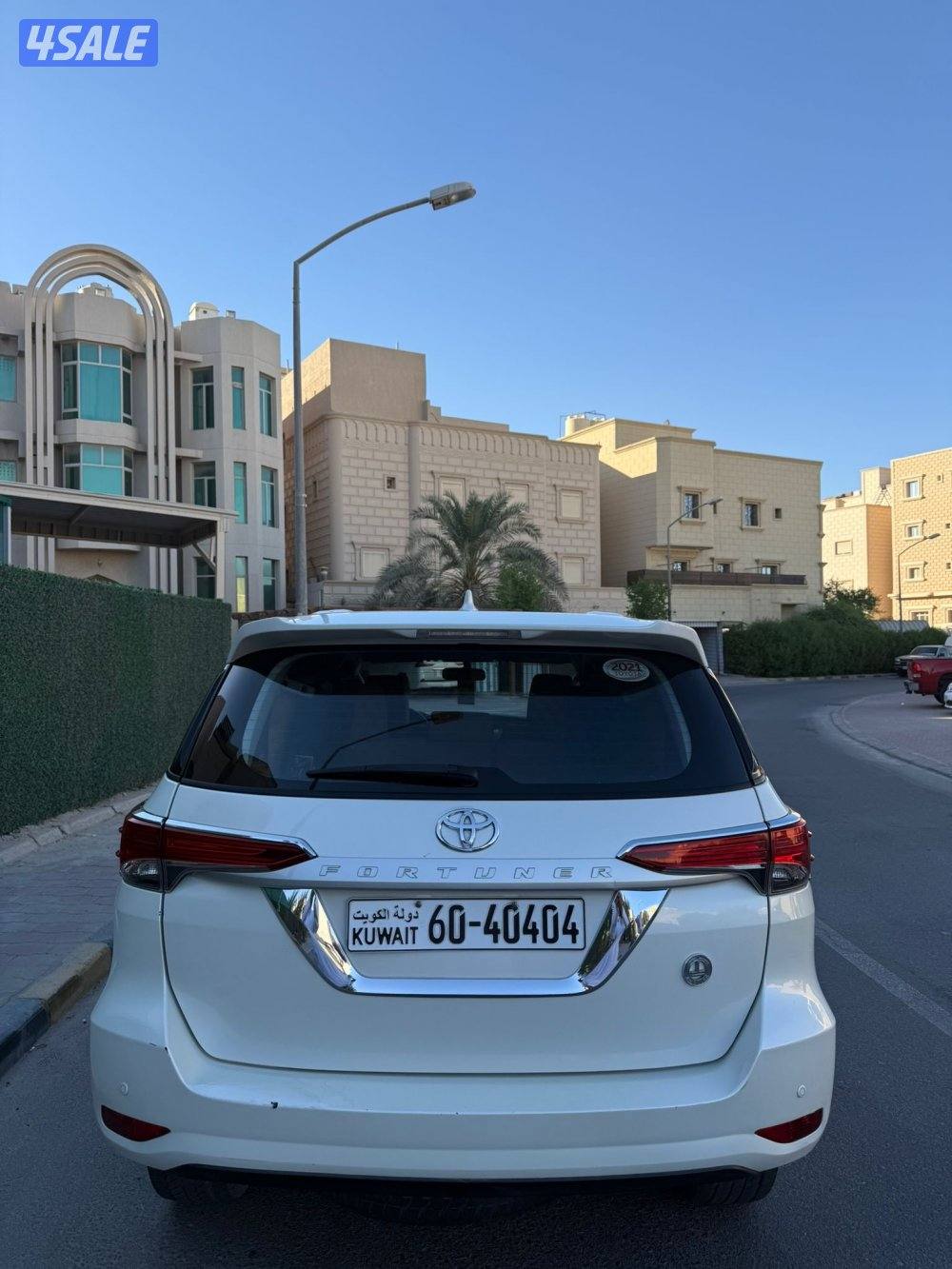 فورتينر 2021 الساير 4V بحاله الوكاله عداد 140 الف7