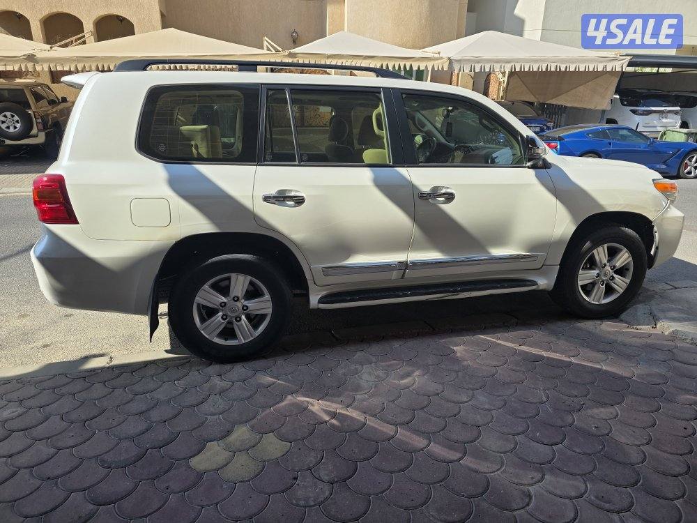 للبيع لاند كروزر 2015 GXR ثمانيه سلندر3