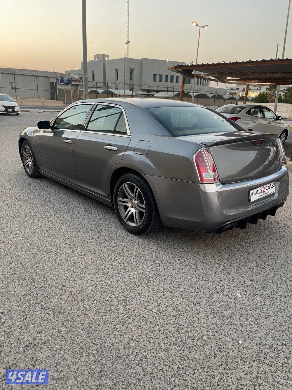 كرايزلر c300  استعمال يومي 8 سلندر4