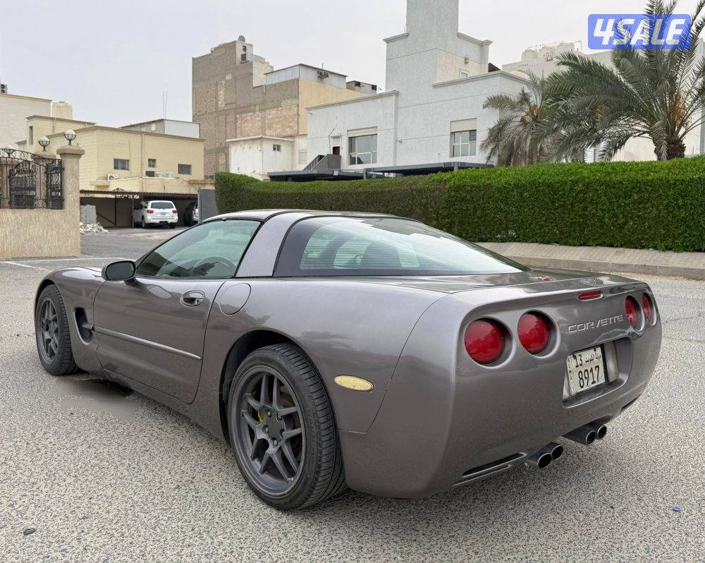 بحالة ممتازة كورفت C5 قير اتوماتيك موديل 1999 ماشي 190 الف كم  8 سلندر3