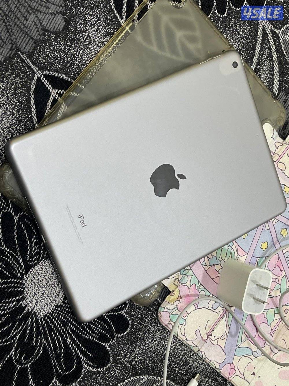 ايباد ابل 5 الخامس 128 مع الاغراض كامله كفر وشحن ابل اصلي0