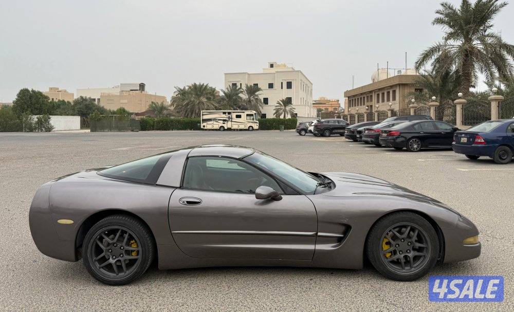 بحالة ممتازة كورفت C5 قير اتوماتيك موديل 1999 ماشي 190 الف كم  8 سلندر5