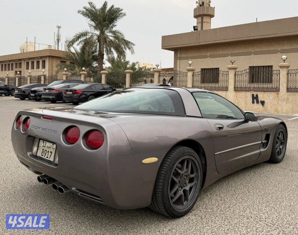 بحالة ممتازة كورفت C5 قير اتوماتيك موديل 1999 ماشي 190 الف كم  8 سلندر7