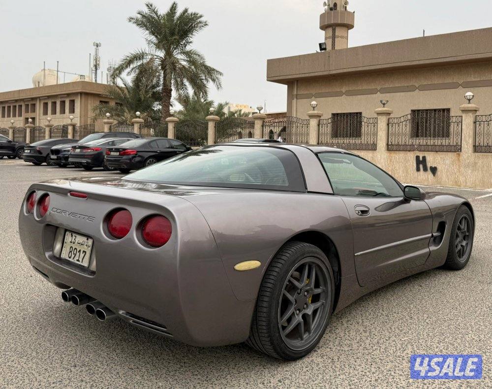 بحالة ممتازة كورفت C5 قير اتوماتيك موديل 1999 ماشي 190 الف كم  8 سلندر3