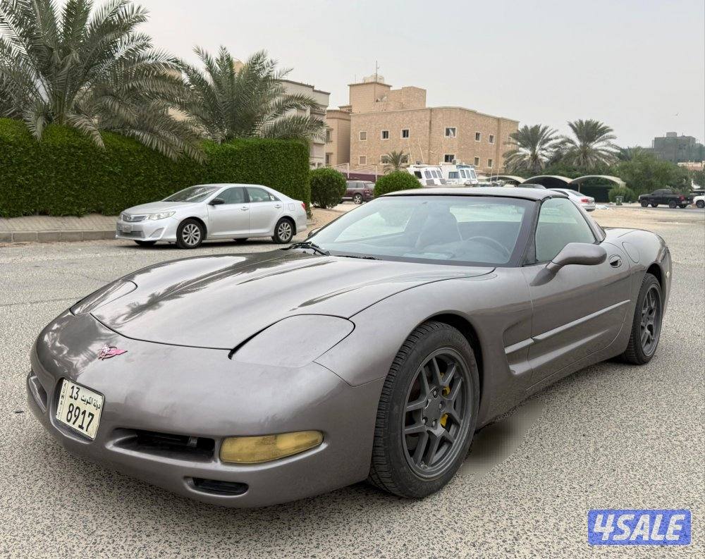 بحالة ممتازة كورفت C5 قير اتوماتيك موديل 1999 ماشي 190 الف كم  8 سلندر6