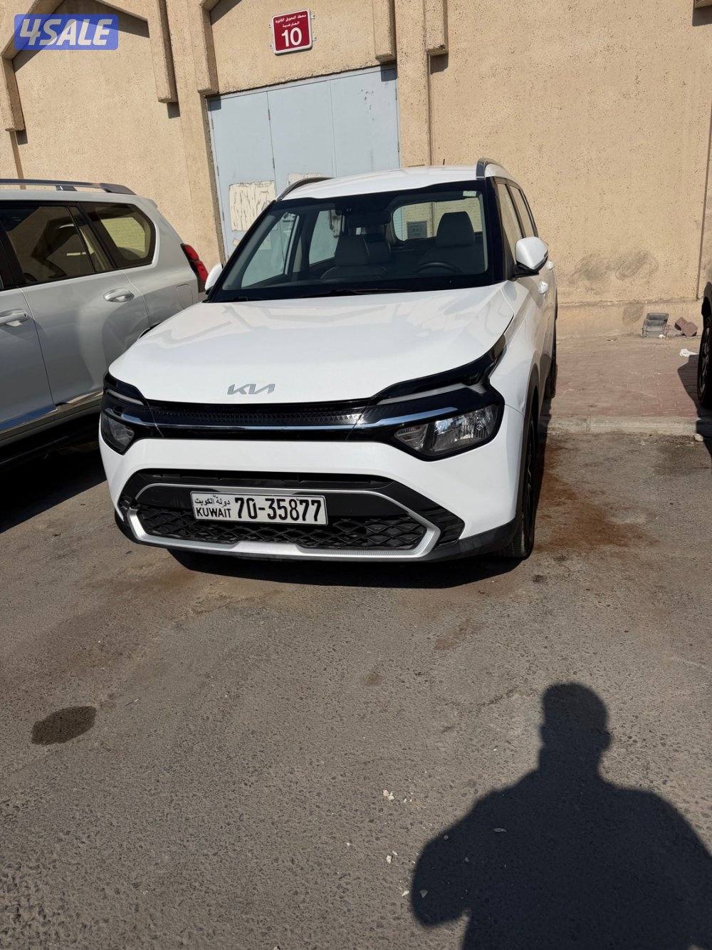 للبيع كيا كارينز م 2023 عداد 69 الف وكالة فحص كامل0