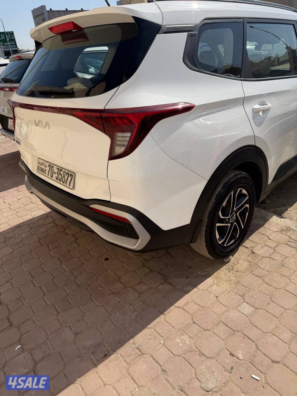 للبيع كيا كارينز م 2023 عداد 69 الف وكالة فحص كامل2