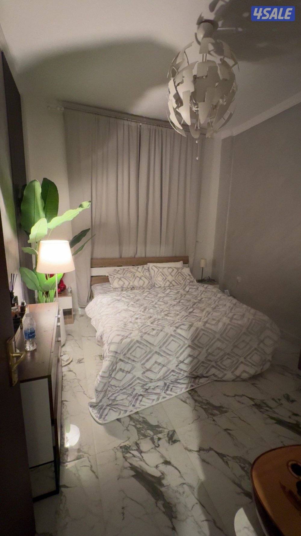 شقه غرفتين غرفه بلكونه ومطبخ وحمامين وصاله الايجار٣٥٠ مطلوب خلو3