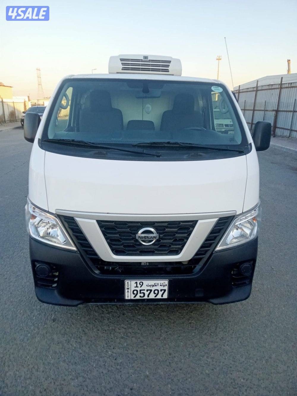 باص نيسان اورفان بوكس مقفل ثلاجه موديل ٢٠٢١0