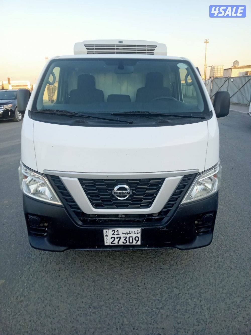 باص نيسان اورفان بوكس مقفل ثلاجه موديل ٢٠٢٢0