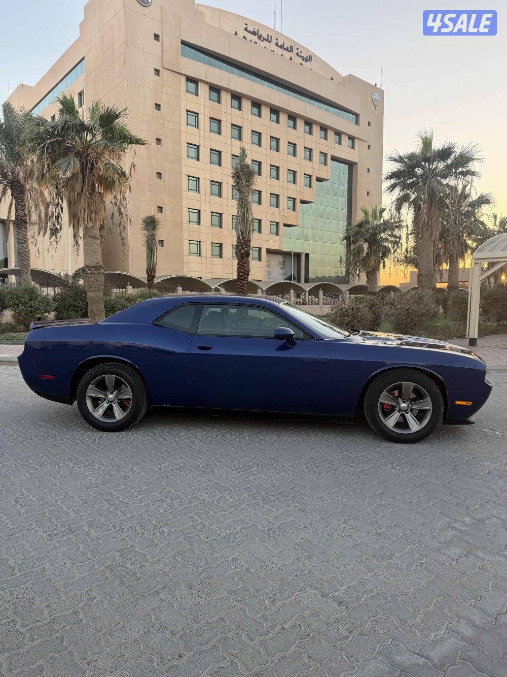 سلام عليكم للبيع شالنجر بحاله مممتازه مرفق مع فحص وكل اموره طيبه2