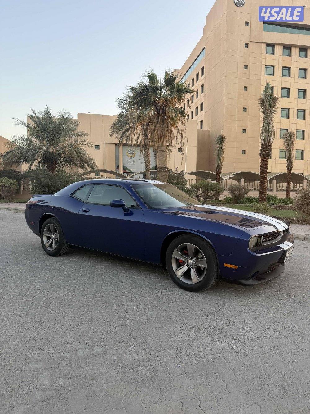 سلام عليكم للبيع شالنجر بحاله مممتازه مرفق مع فحص وكل اموره طيبه3