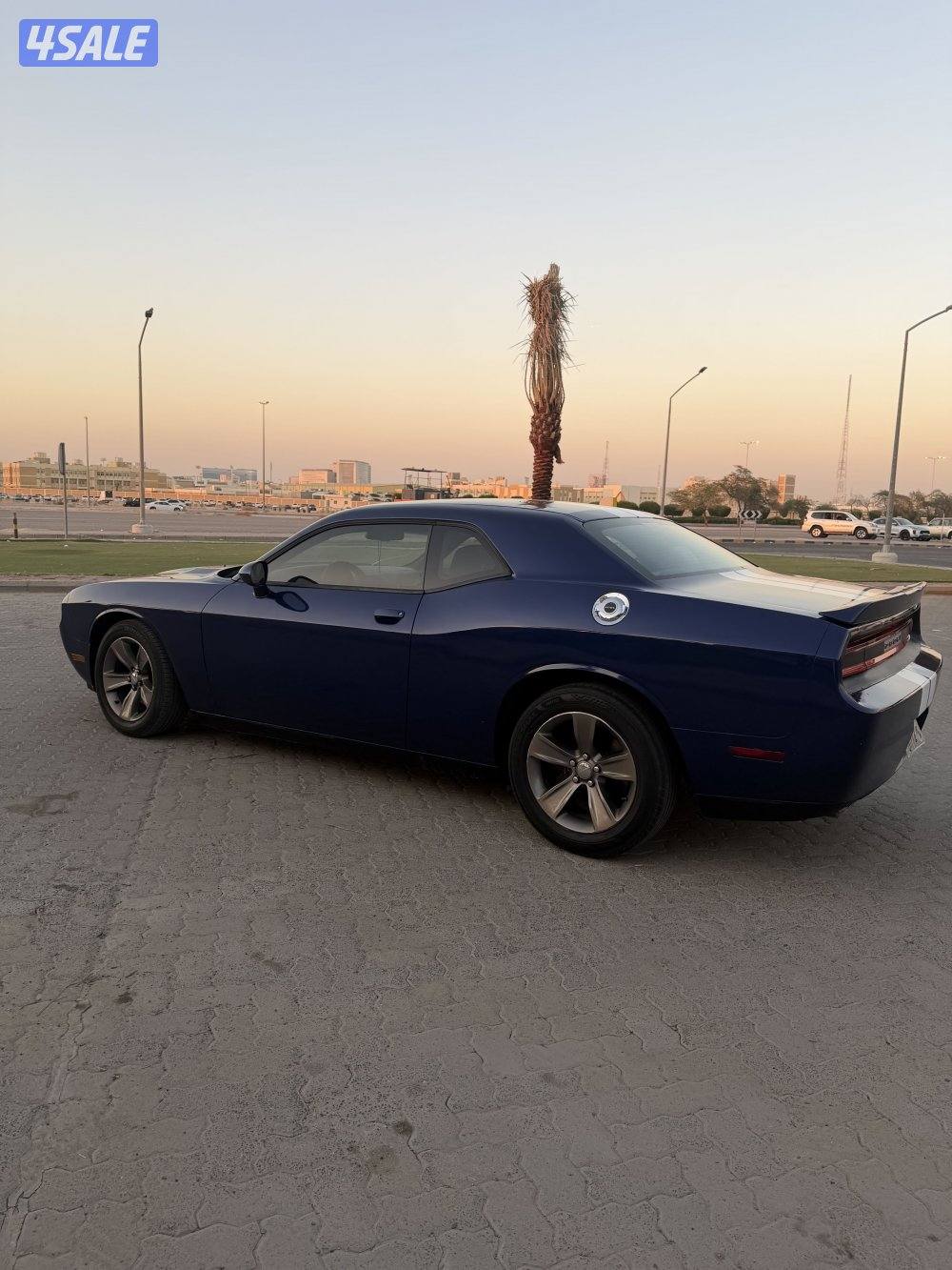 سلام عليكم للبيع شالنجر بحاله مممتازه مرفق مع فحص وكل اموره طيبه5