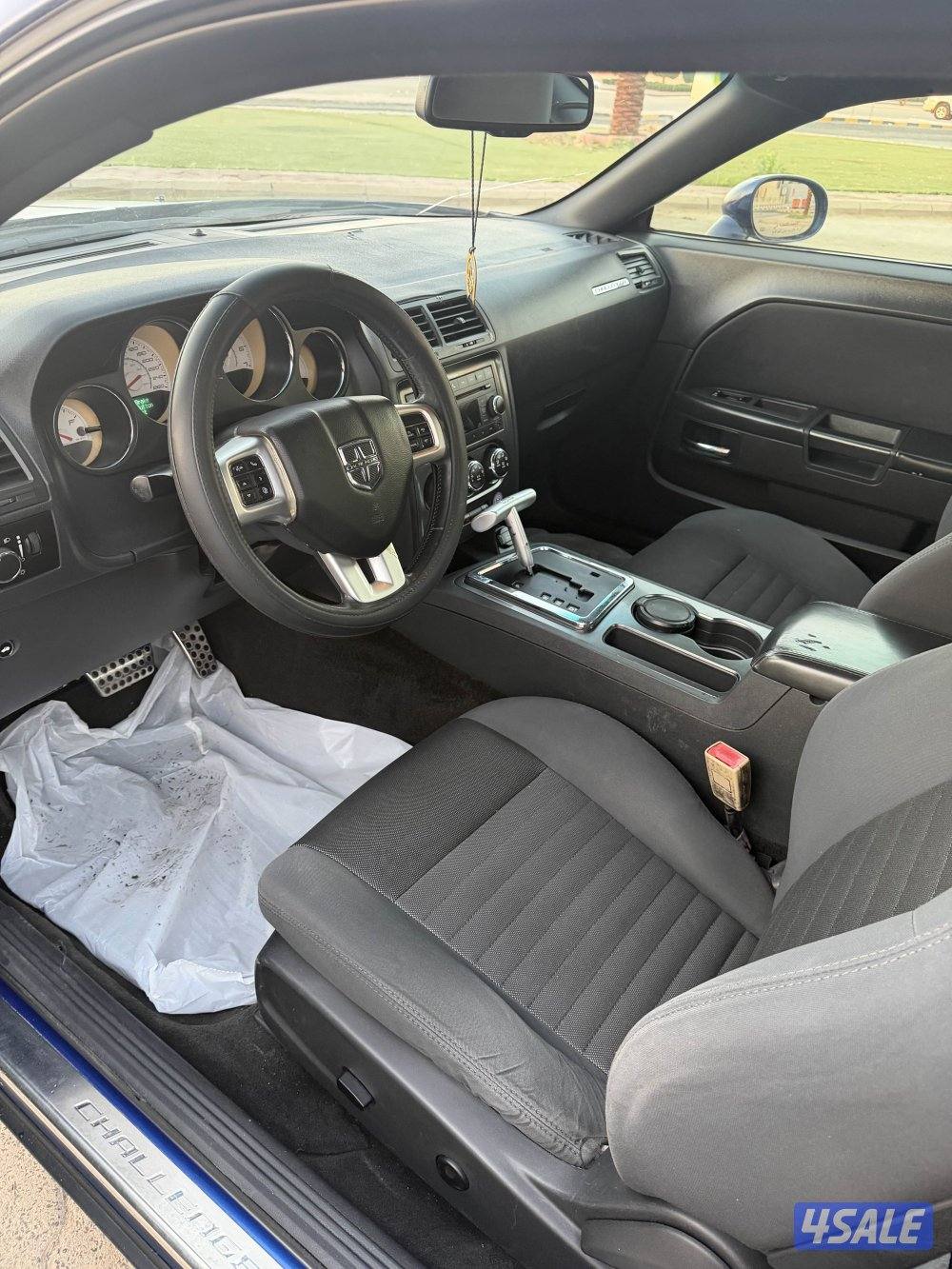 سلام عليكم للبيع شالنجر بحاله مممتازه مرفق مع فحص وكل اموره طيبه8