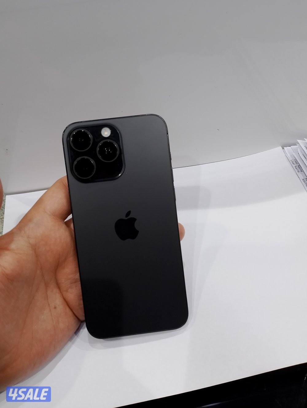 ايفون 15برو ماكس اسود 256 جيجا2