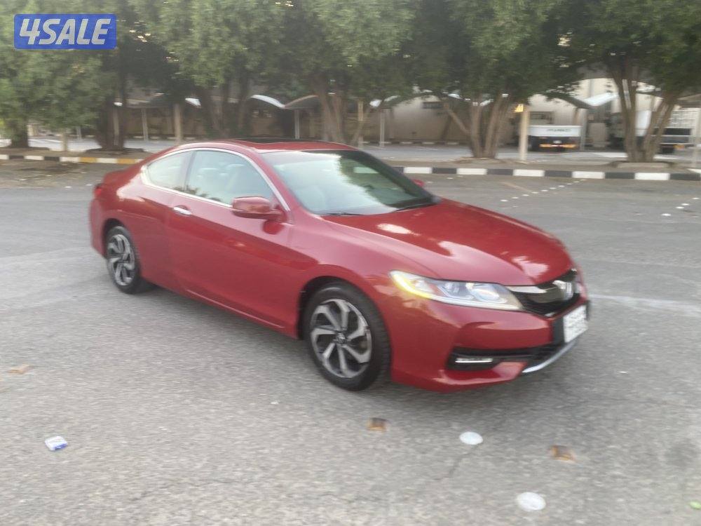 للبيع هوندا اكورد كوبيه موديل2017 ماشي 156 ألف4