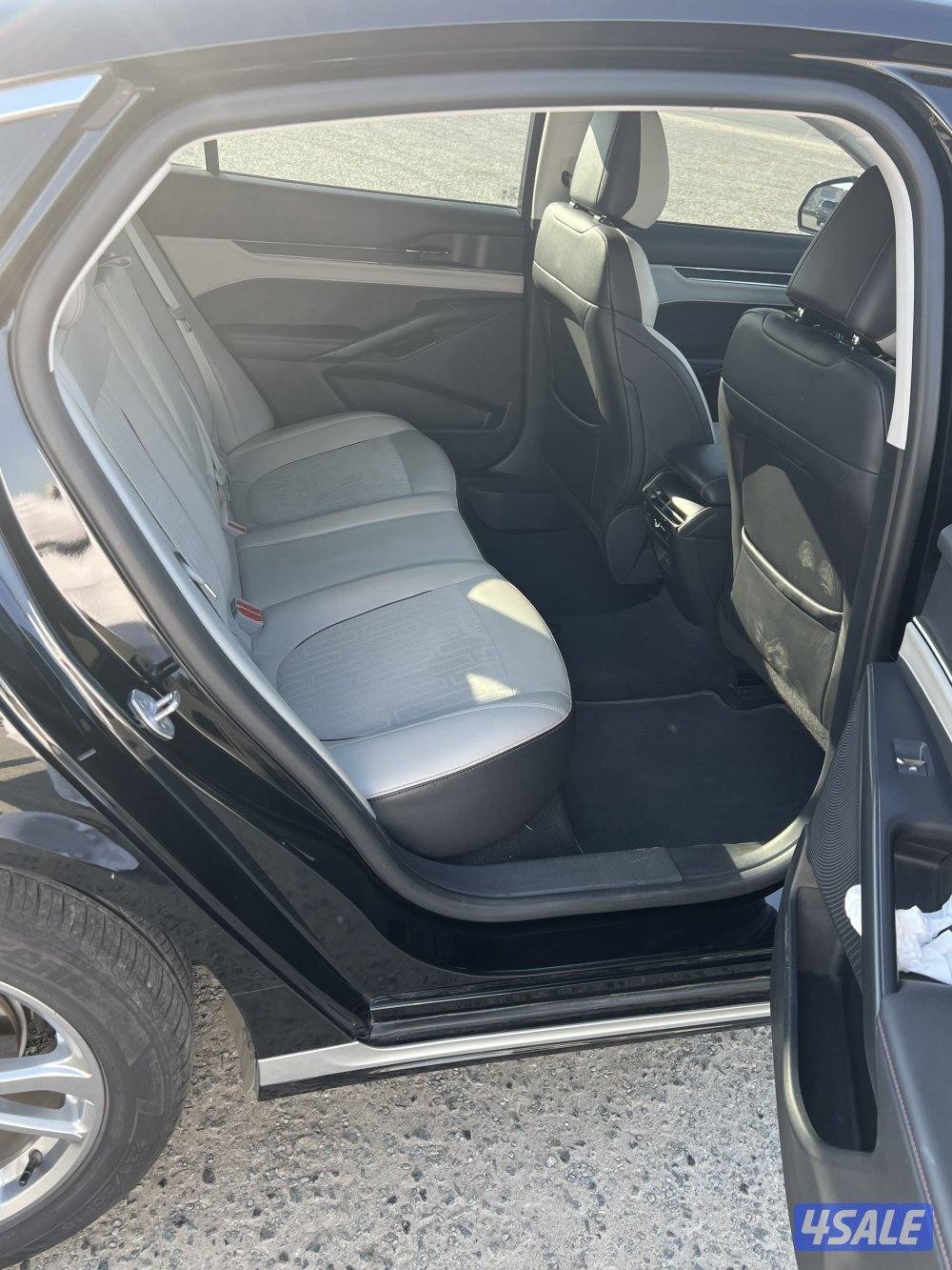 للايجار فورد توروس 2024 تاجير اعيان3