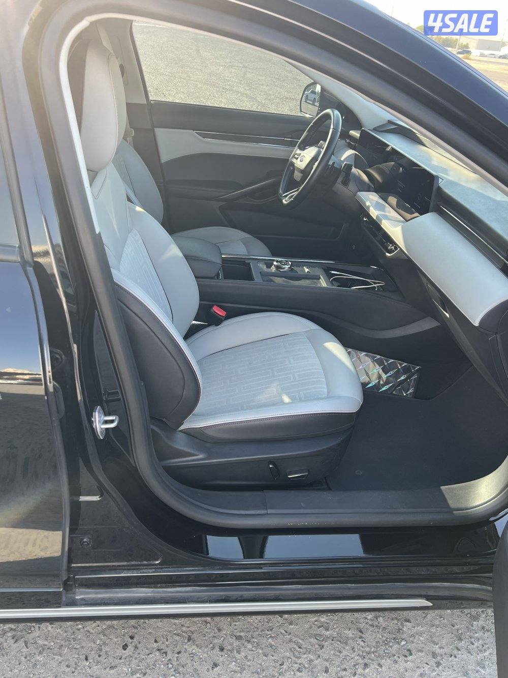 للايجار فورد توروس 2024 تاجير اعيان4