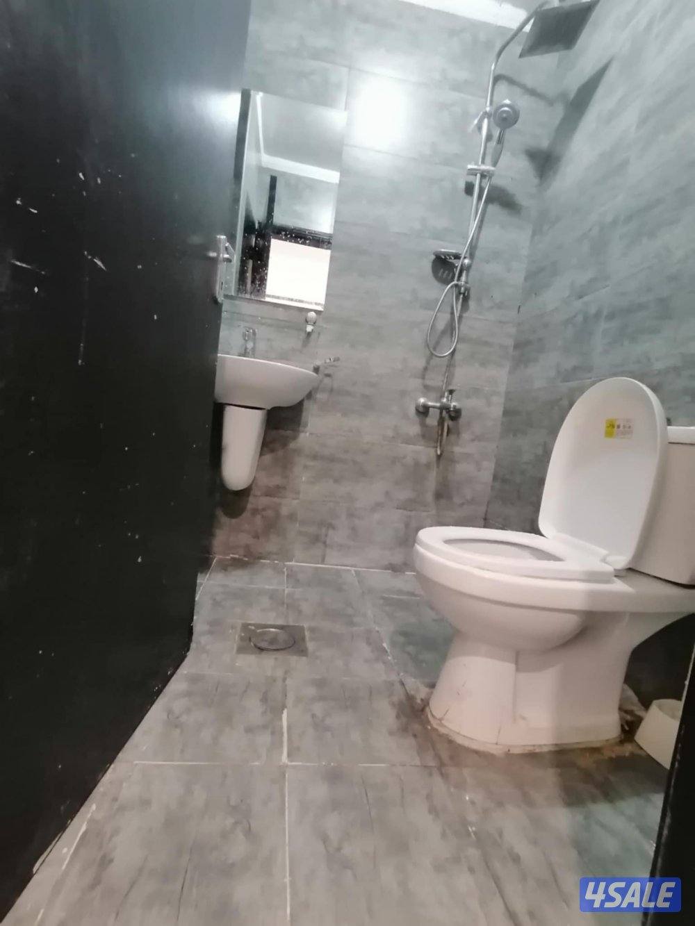 شقة خلو كويتين فقط غرفةصالةسوبر لوكس حمام مطبخ كامل مصافط متوفرة15