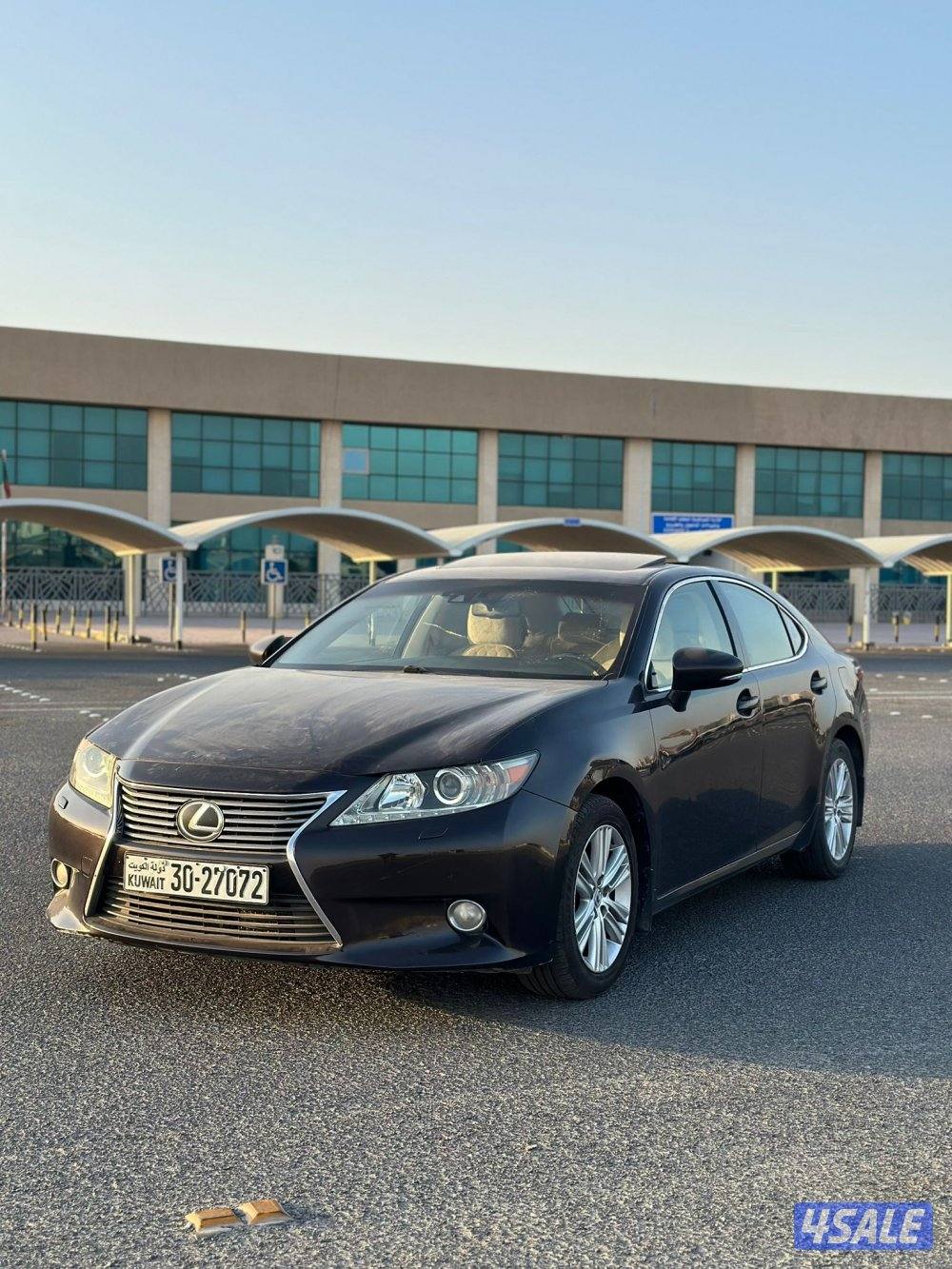 للبيع اكزس ES350 موديل 2013 نظيفه جدا0