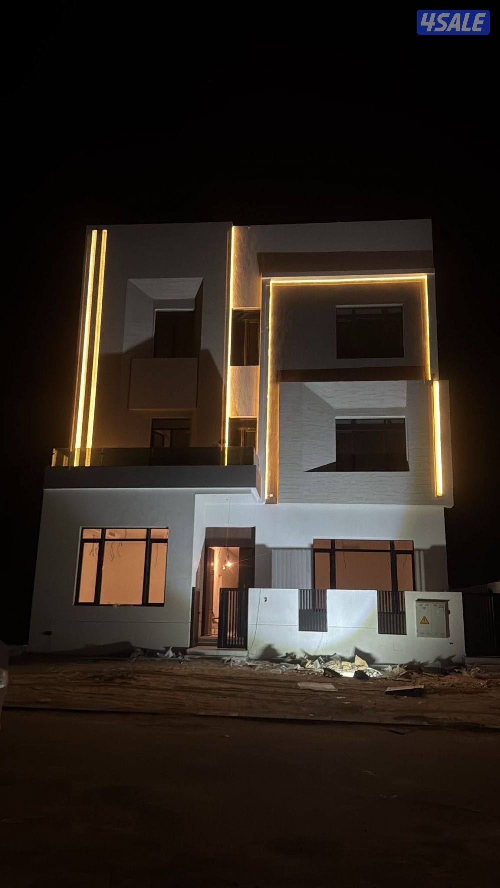 للبيع بيت في المطلاع ثلاث ادوار ونص0