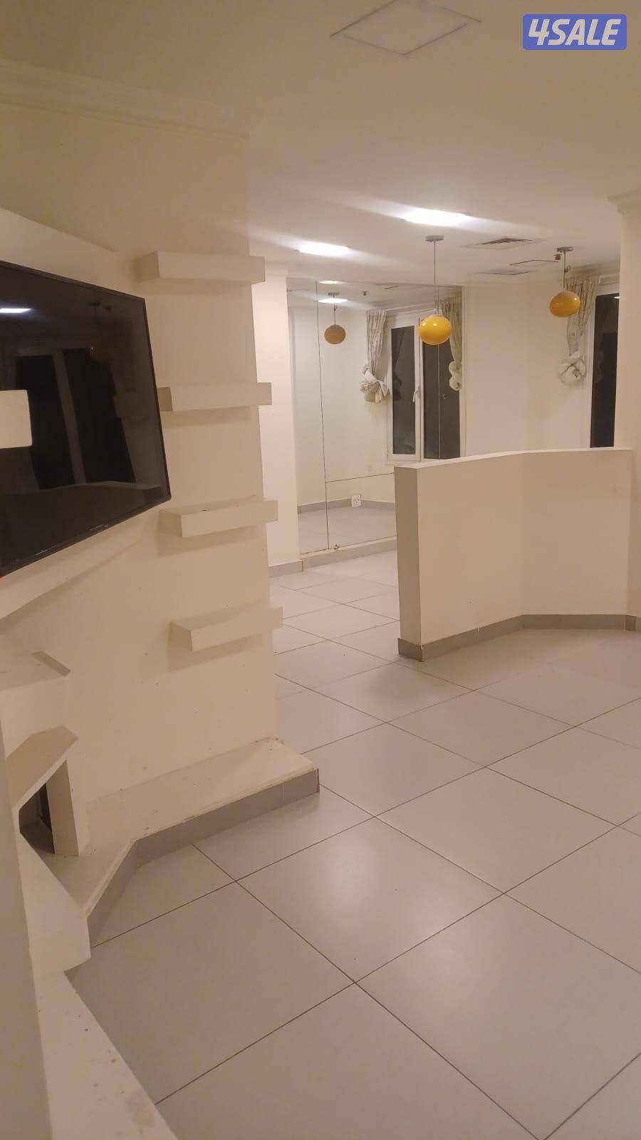 شقه تتكون من ثلاث غرف واحده منهم ماستر وحمامين ومطبخ1