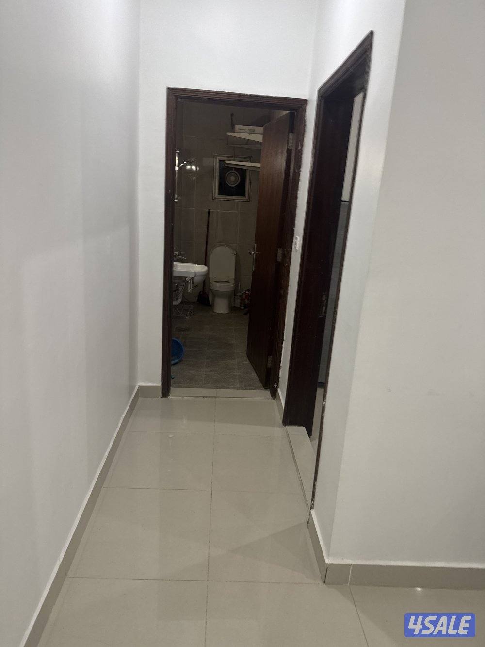 شقة صغيرة تتكون من غرفة نوم واحدة و صالة و حمام واحد. لعائلة صغيرة2