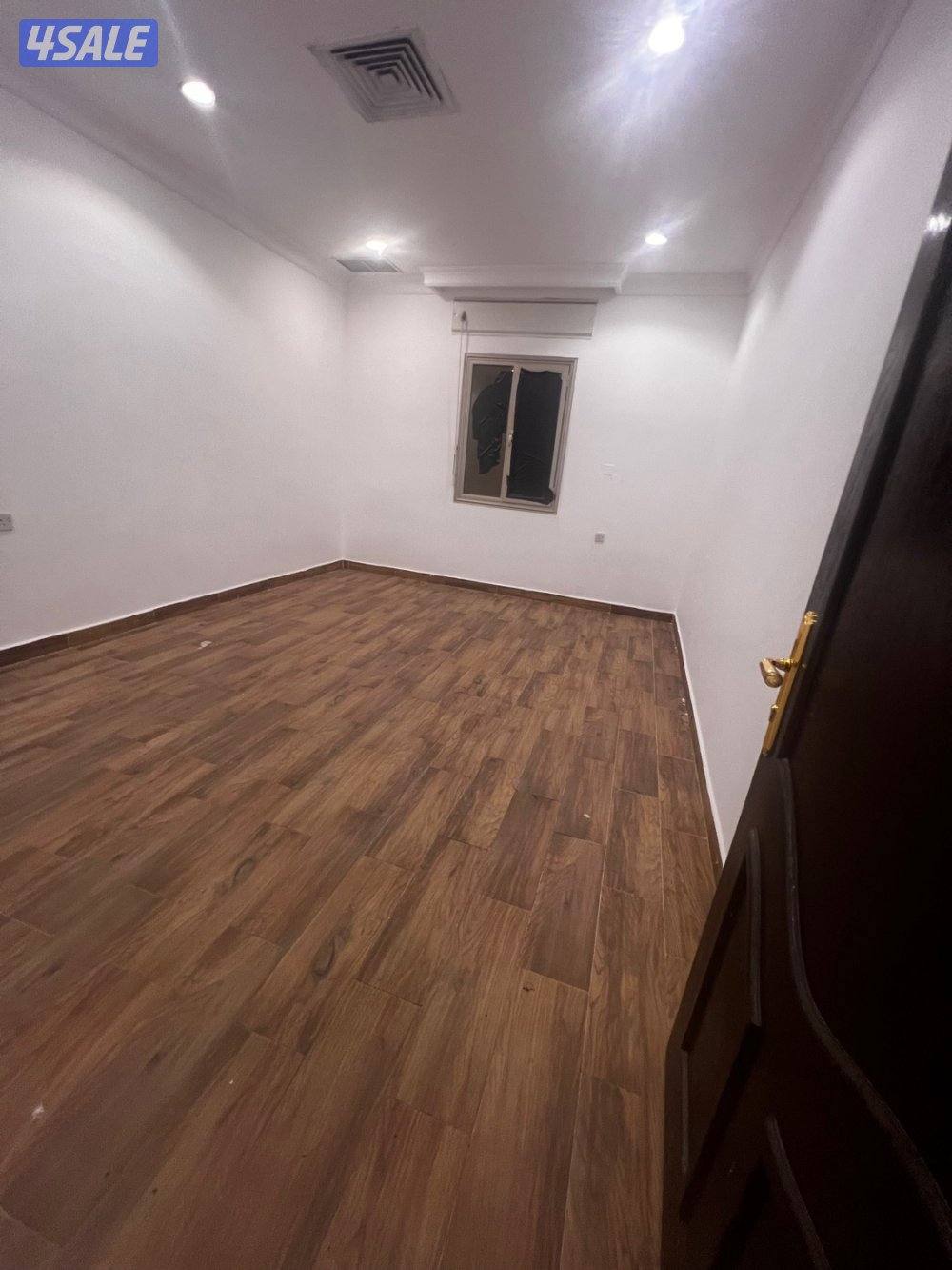 للايجار شقه كبيره من فيلا0