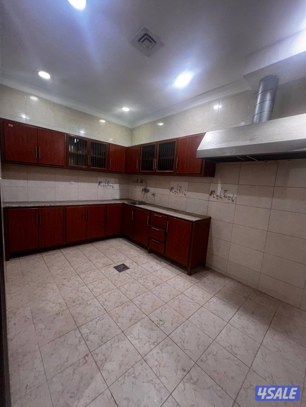 للايجار شقه كبيره من فيلا3