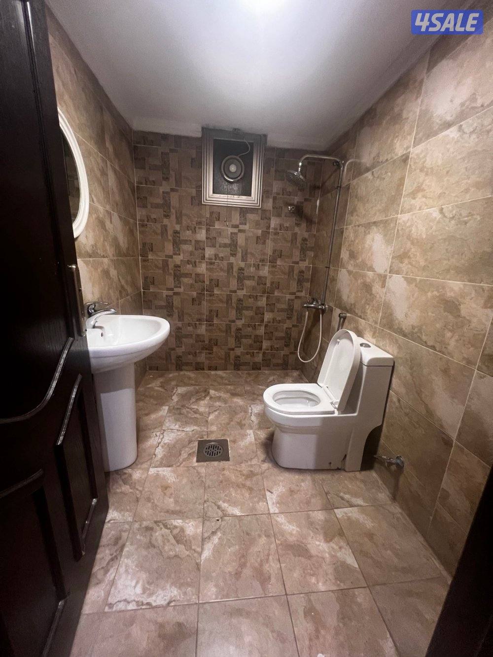 للايجار شقه كبيره من فيلا6