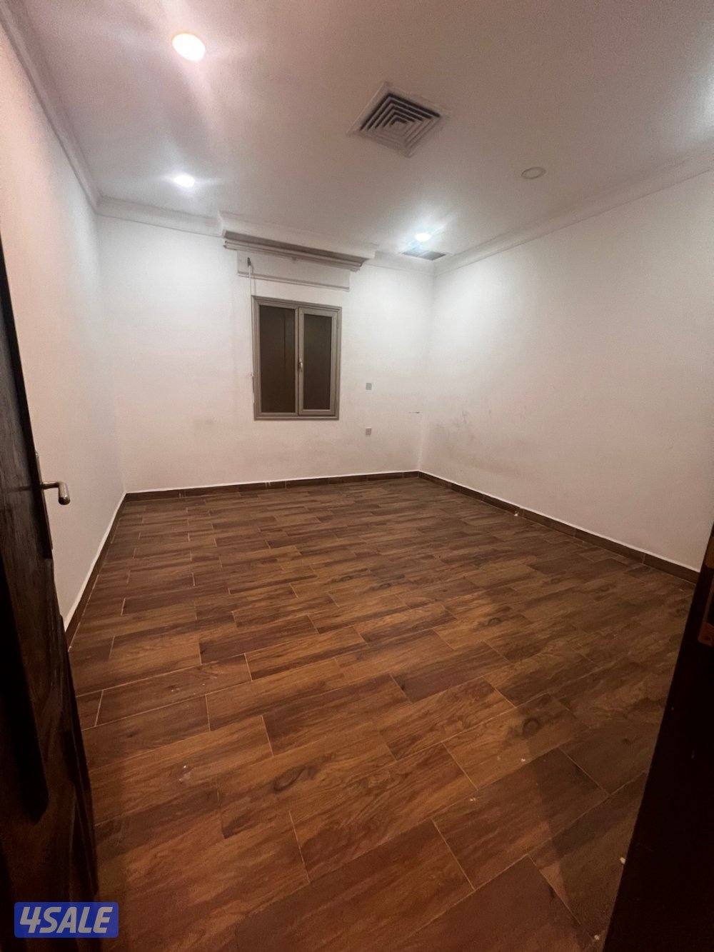 للايجار شقه كبيره من فيلا7